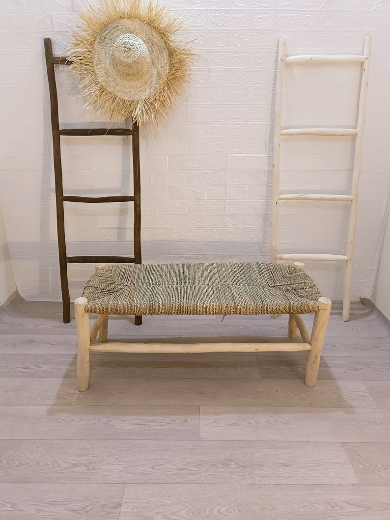 Banc marocain fait main en bois avec assise tressée naturelle AZRIVA