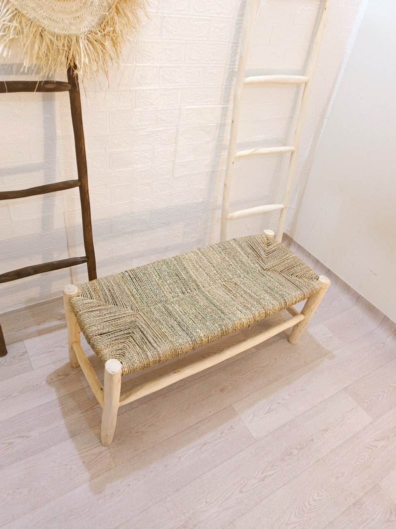 Banc marocain fait main en bois avec assise tressée naturelle AZRIVA