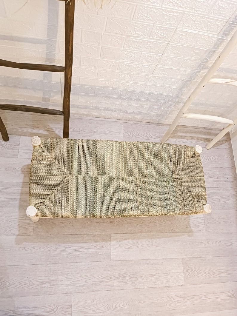 Banc marocain fait main en bois avec assise tressée naturelle AZRIVA