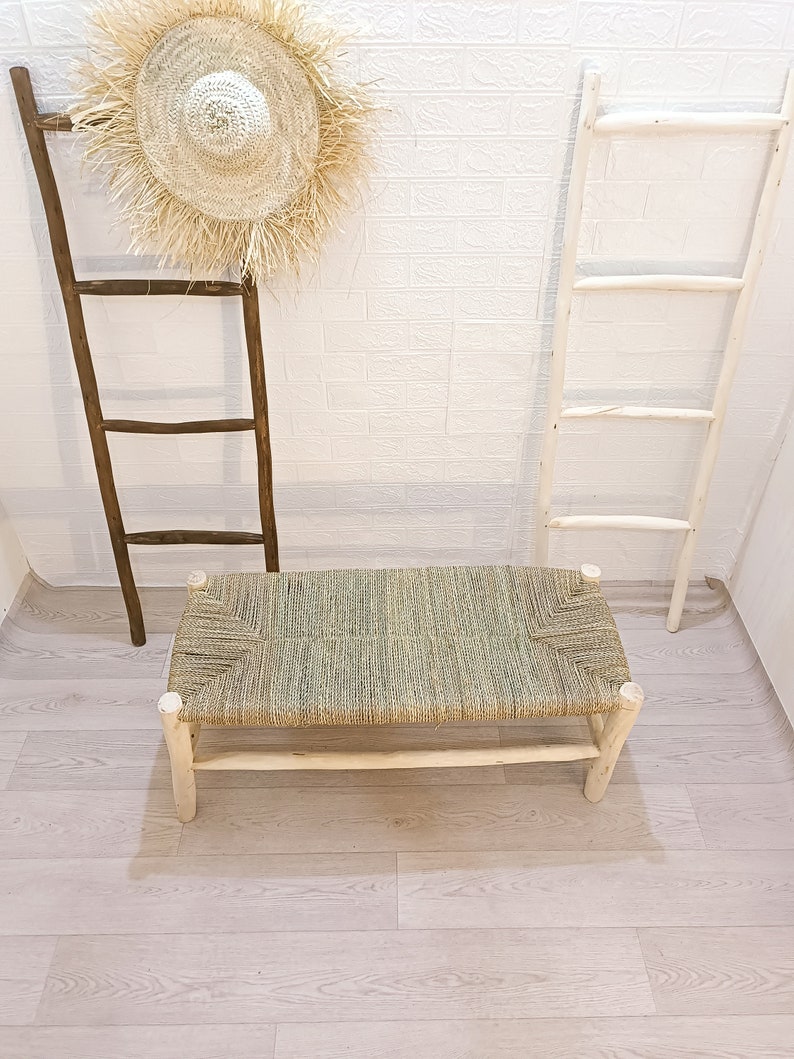 Banc marocain fait main en bois avec assise tressée naturelle AZRIVA