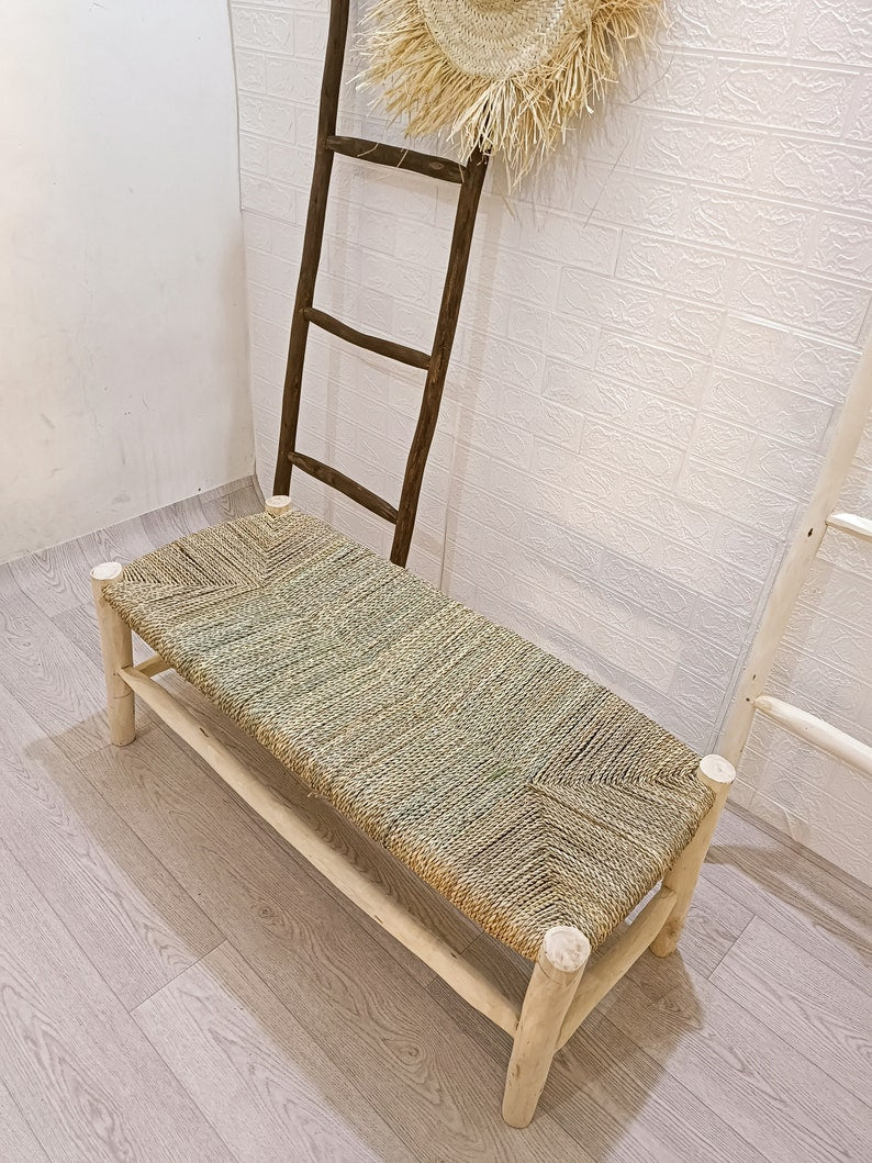 Banc marocain fait main en bois avec assise tressée naturelle AZRIVA