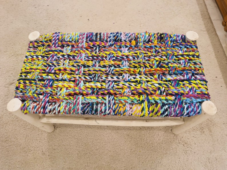 Banc en bois marocain fait main : corde multicolore tressée AZRIVA