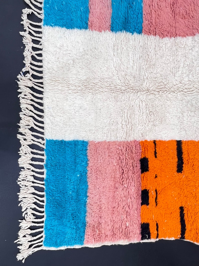 Tapis Marocain Traditionnel Fait Main 250 × 150 cm – Tissage Artisanal Authentique IZRI