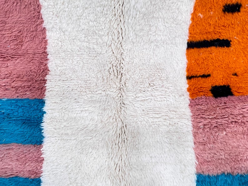 Tapis Marocain Traditionnel Fait Main 250 × 150 cm – Tissage Artisanal Authentique IZRI