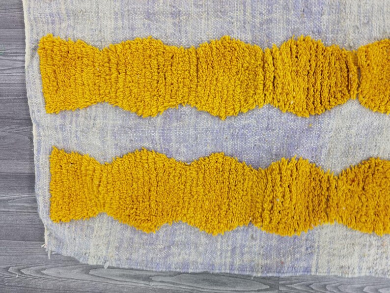 Tapis Berbère Fait Main 250 × 150 cm – Décoration Authentique du Maroc IZRI