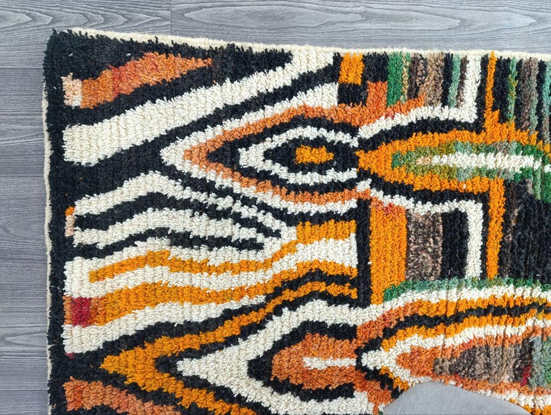 Tapis Berbère Fait Main 250 × 150 cm – Décoration Authentique du Maroc IZRI