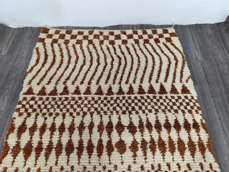 Grand Tapis Berbère Marocain Fait Main 250 × 150 cm – Artisanat Traditionnel IZRI