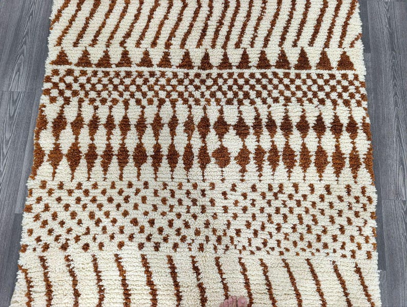 Grand Tapis Berbère Marocain Fait Main 250 × 150 cm – Artisanat Traditionnel IZRI