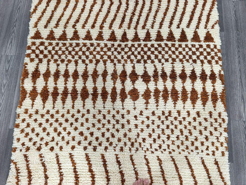 Grand Tapis Berbère Marocain Fait Main 250 × 150 cm – Artisanat Traditionnel IZRI
