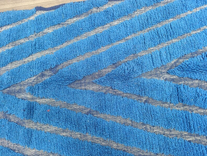 Tapis Berbère Fait Main 250 × 150 cm – Décoration Authentique du Maroc IZRI