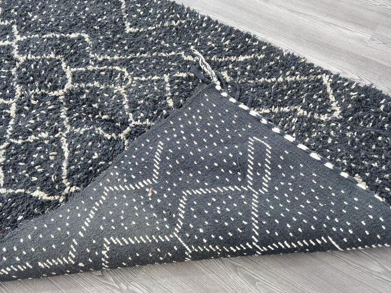 Tapis Traditionnel Marocain 250 × 150 cm – Pièce Unique Fait Main IZRI