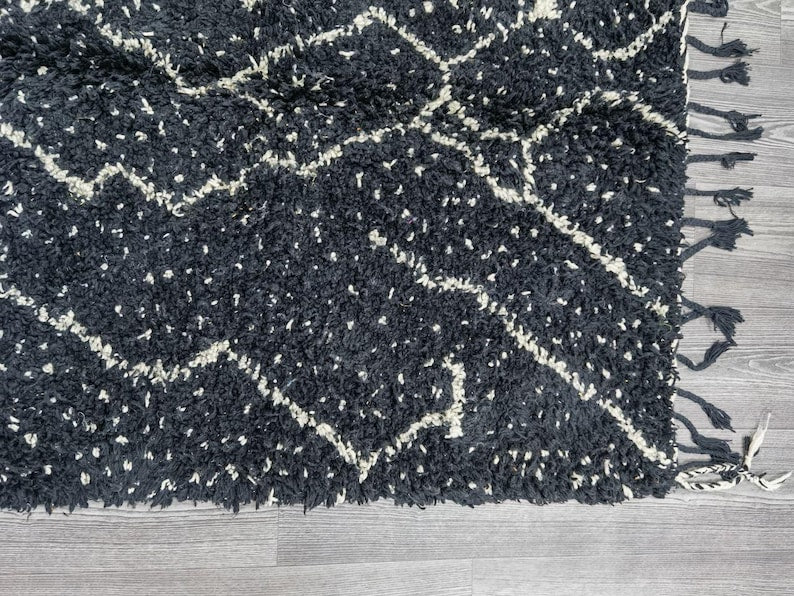 Tapis Traditionnel Marocain 250 × 150 cm – Pièce Unique Fait Main IZRI