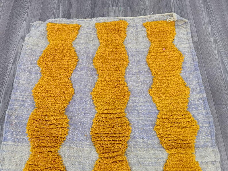 Tapis Berbère Fait Main 250 × 150 cm – Décoration Authentique du Maroc IZRI