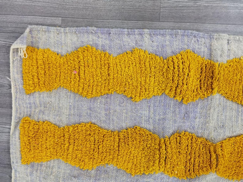 Tapis Berbère Fait Main 250 × 150 cm – Décoration Authentique du Maroc IZRI