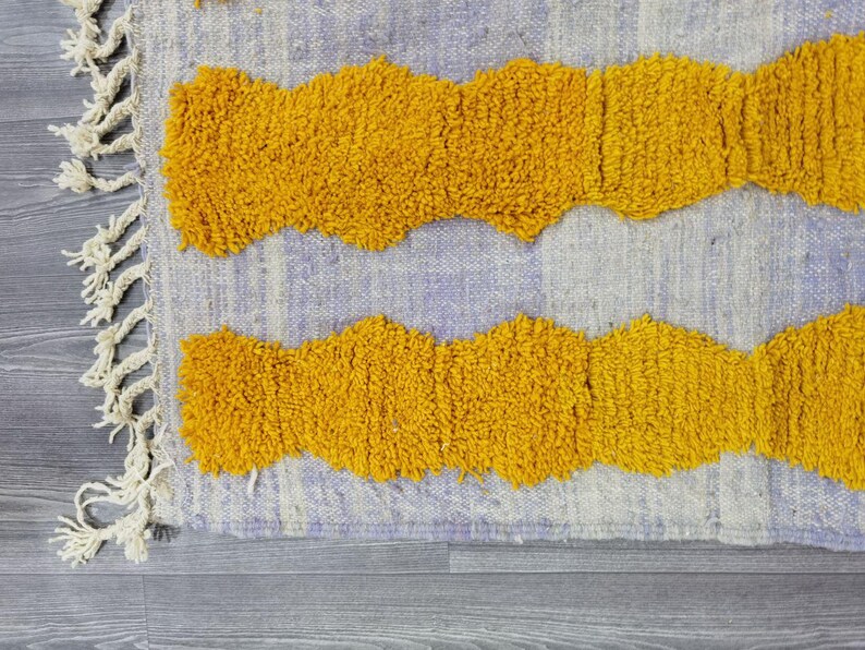 Tapis Berbère Fait Main 250 × 150 cm – Décoration Authentique du Maroc IZRI