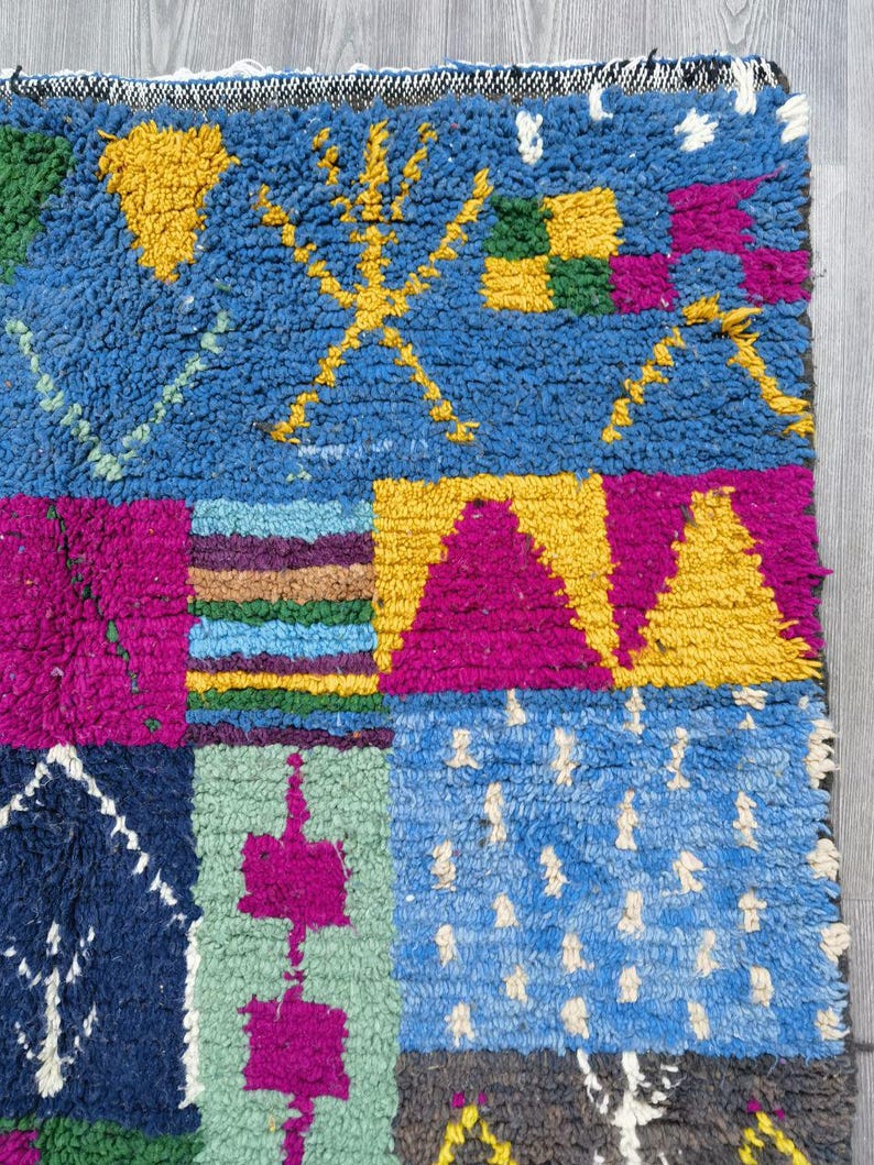 Tapis Marocain Artisanal 250 × 150 cm – Laine Tissée à la Main – Style Traditionnel IZRI