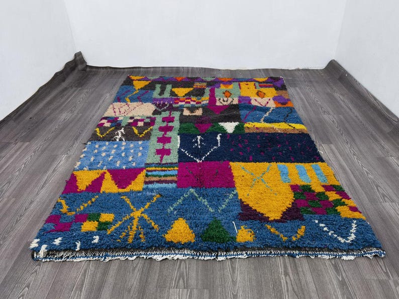 Tapis Marocain Artisanal 250 × 150 cm – Laine Tissée à la Main – Style Traditionnel IZRI
