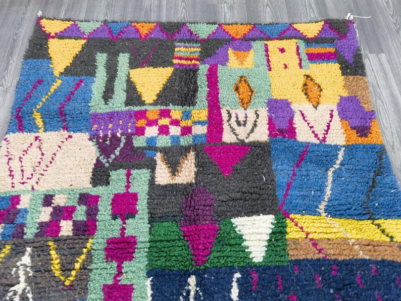 Tapis Marocain Artisanal 250 × 150 cm – Laine Tissée à la Main – Style Traditionnel IZRI