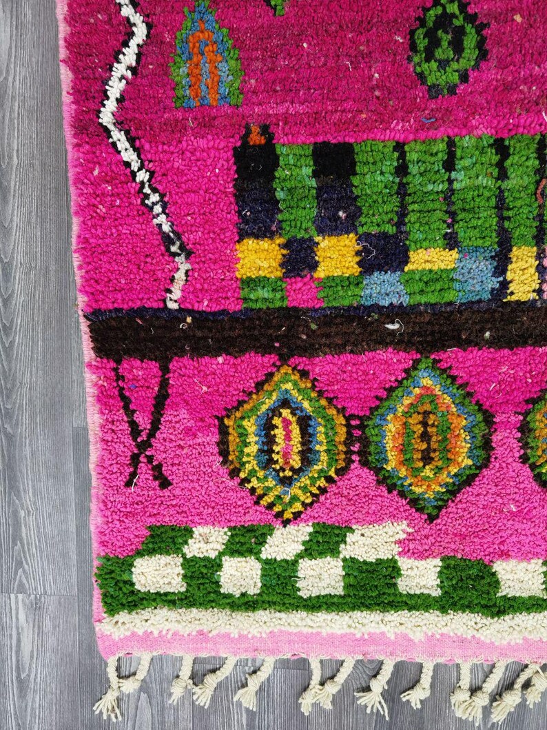 Grand Tapis Berbère Marocain Fait Main 250 × 150 cm – Artisanat Traditionnel IZRI