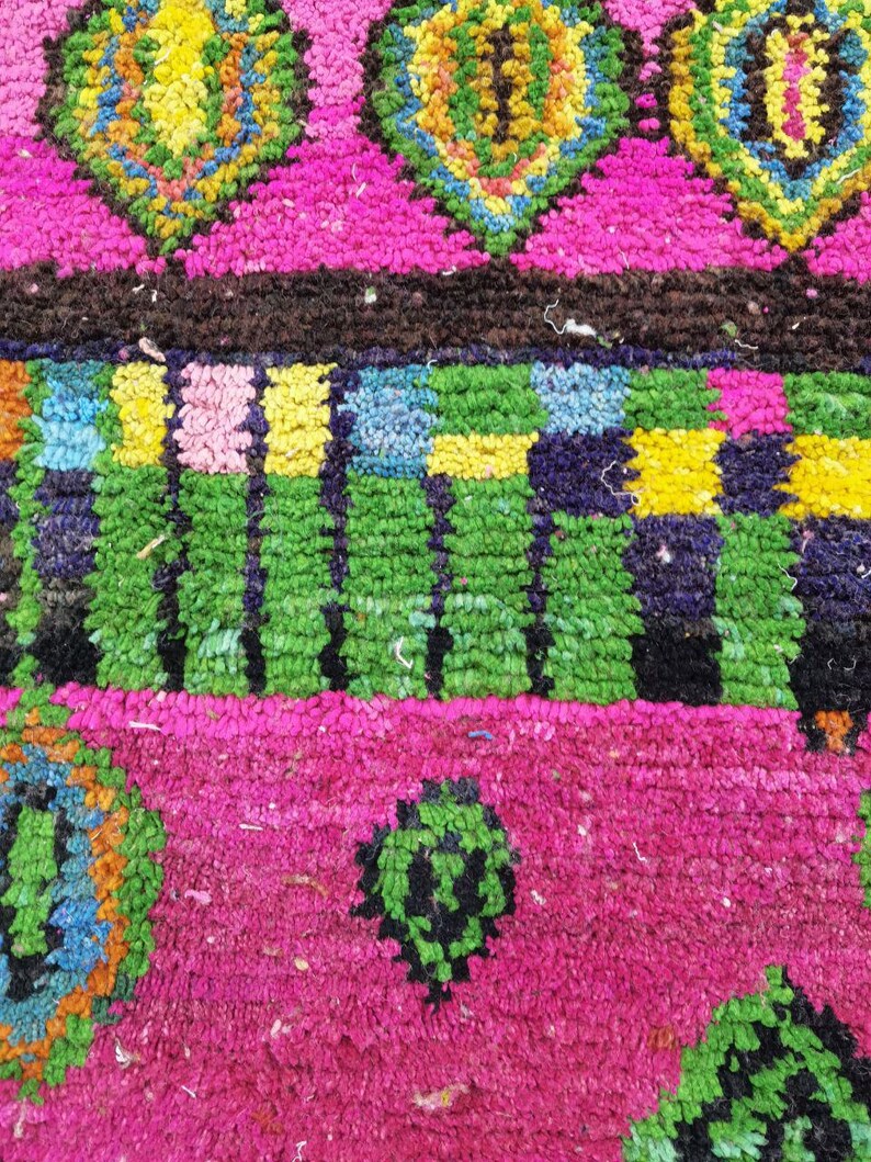 Grand Tapis Berbère Marocain Fait Main 250 × 150 cm – Artisanat Traditionnel IZRI
