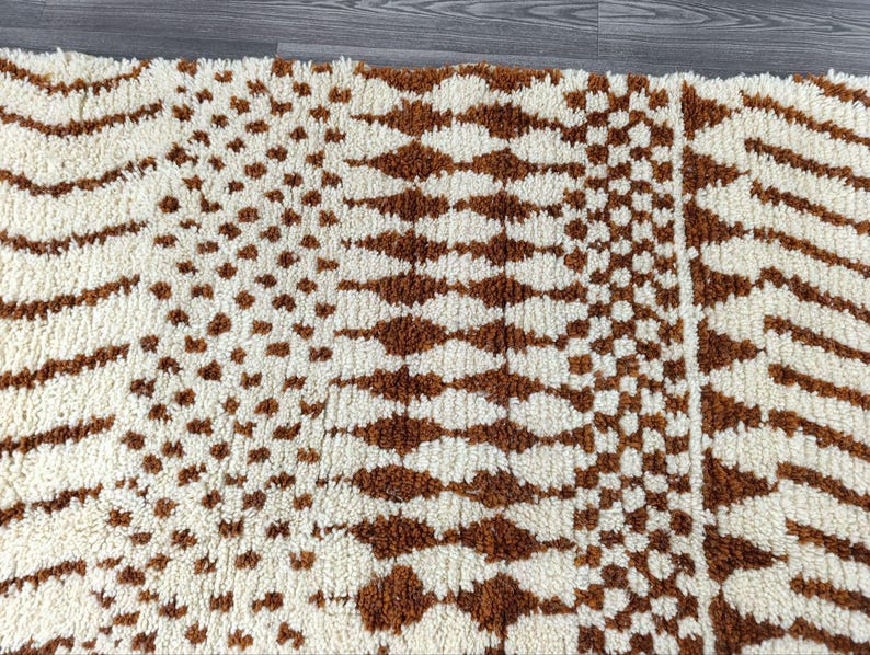 Grand Tapis Berbère Marocain Fait Main 250 × 150 cm – Artisanat Traditionnel IZRI