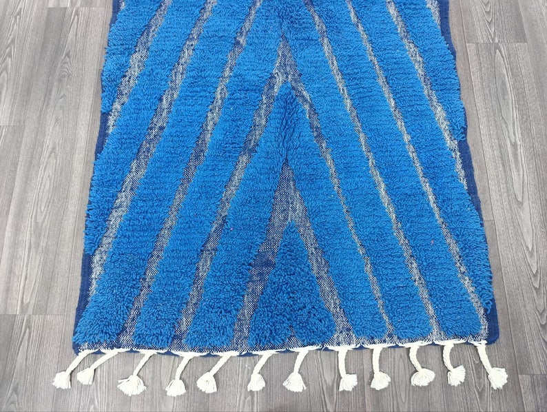 Tapis Berbère Fait Main 250 × 150 cm – Décoration Authentique du Maroc IZRI