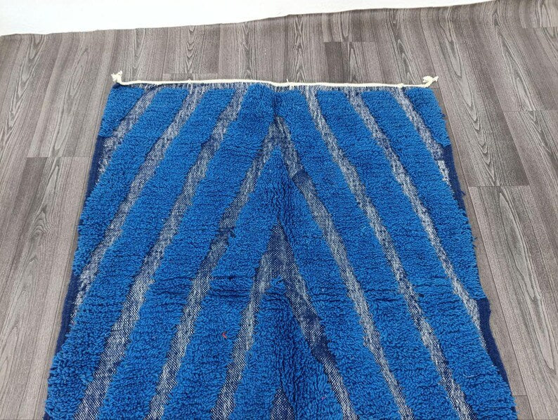 Tapis Berbère Fait Main 250 × 150 cm – Décoration Authentique du Maroc IZRI