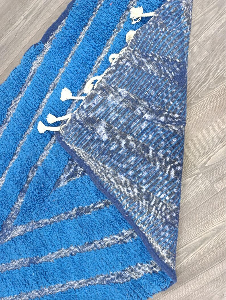 Tapis Berbère Fait Main 250 × 150 cm – Décoration Authentique du Maroc IZRI
