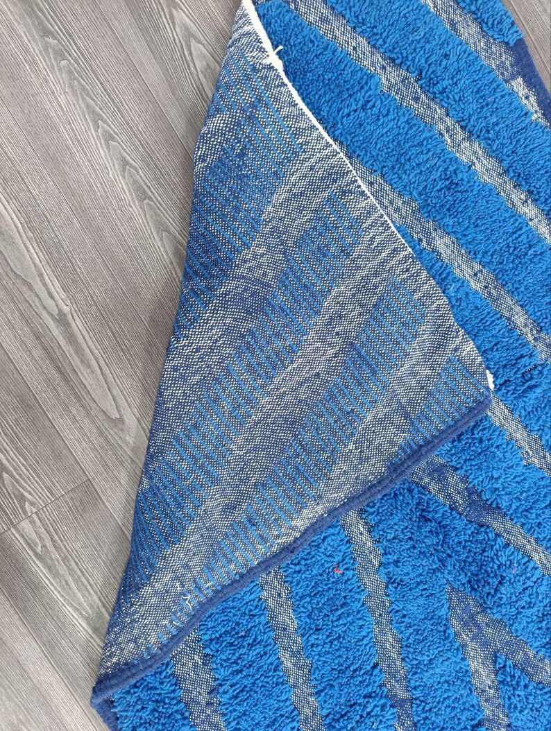 Tapis Berbère Fait Main 250 × 150 cm – Décoration Authentique du Maroc IZRI