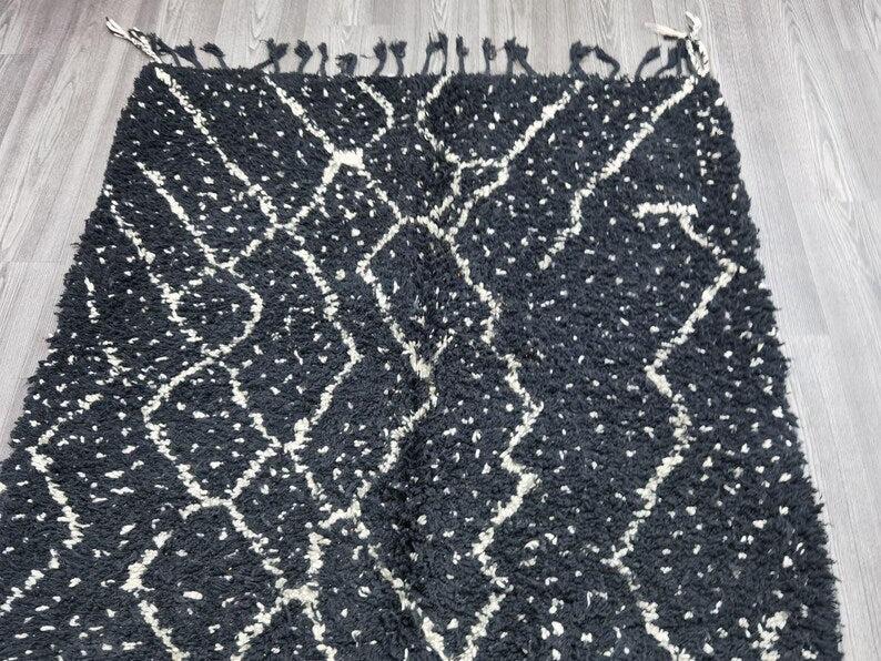 Tapis Traditionnel Marocain 250 × 150 cm – Pièce Unique Fait Main IZRI