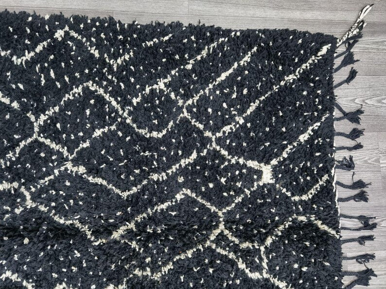 Tapis Traditionnel Marocain 250 × 150 cm – Pièce Unique Fait Main IZRI