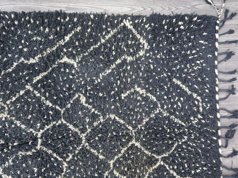 Tapis Traditionnel Marocain 250 × 150 cm – Pièce Unique Fait Main IZRI