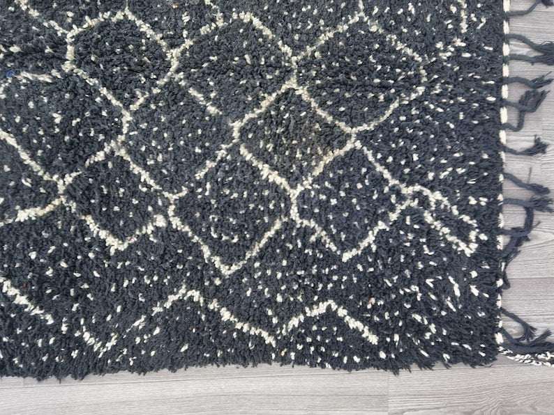 Tapis Traditionnel Marocain 250 × 150 cm – Pièce Unique Fait Main IZRI