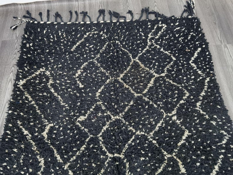 Tapis Traditionnel Marocain 250 × 150 cm – Pièce Unique Fait Main IZRI