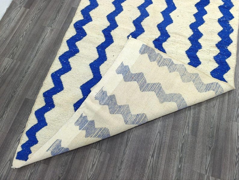 Tapis Berbère Fait Main 250 × 150 cm – Décoration Authentique du Maroc IZRI
