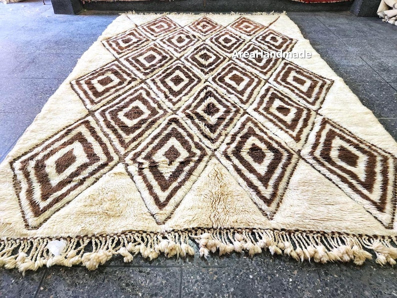 Tapis Marocain Traditionnel Fait Main 250 × 150 cm – Tissage Artisanal Authentique IZRI