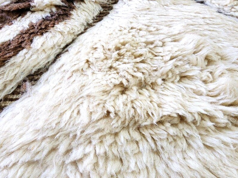 Tapis Marocain Traditionnel Fait Main 250 × 150 cm – Tissage Artisanal Authentique IZRI