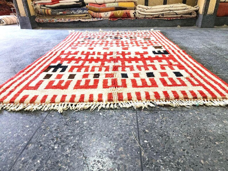 Tapis Marocain Traditionnel Fait Main 250 × 150 cm – Tissage Artisanal Authentique IZRI