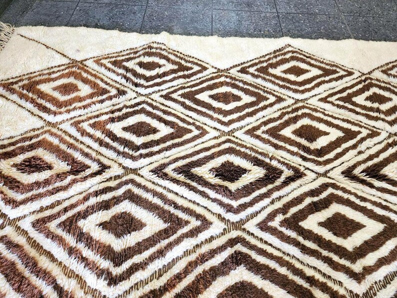 Tapis Marocain Traditionnel Fait Main 250 × 150 cm – Tissage Artisanal Authentique IZRI