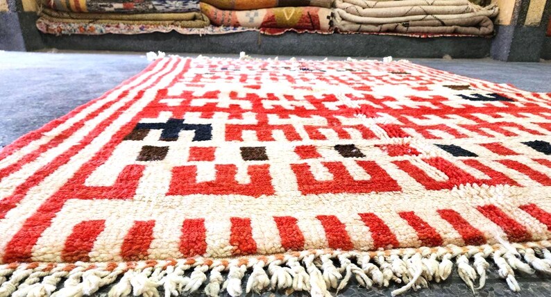 Tapis Marocain Traditionnel Fait Main 250 × 150 cm – Tissage Artisanal Authentique IZRI