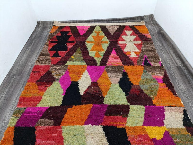 Tapis Marocain Traditionnel Fait Main 250 × 150 cm – Tissage Artisanal Authentique IZRI