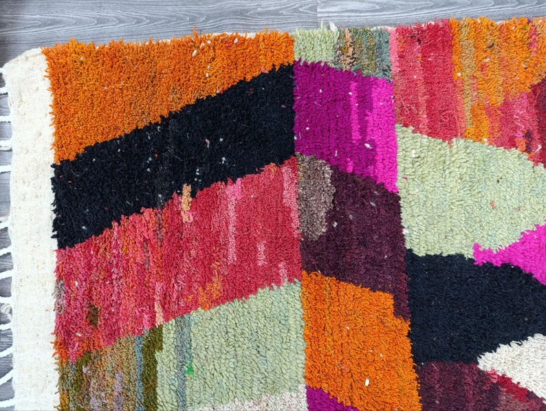 Tapis Marocain Traditionnel Fait Main 250 × 150 cm – Tissage Artisanal Authentique IZRI