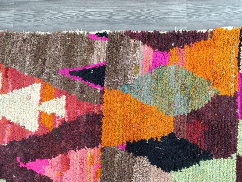 Tapis Marocain Traditionnel Fait Main 250 × 150 cm – Tissage Artisanal Authentique IZRI