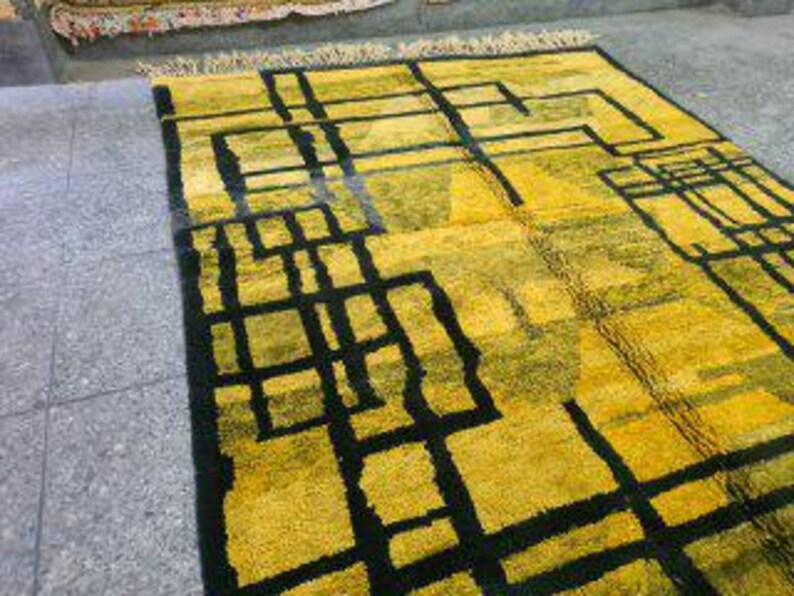Grand Tapis Berbère Marocain Fait Main 300 × 200 cm – Artisanat Traditionnel IZRI
