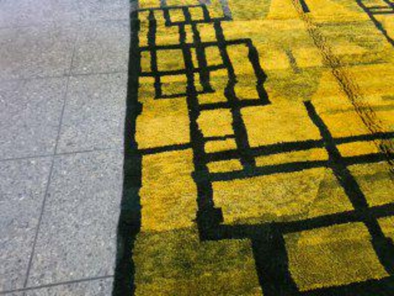 Grand Tapis Berbère Marocain Fait Main 300 × 200 cm – Artisanat Traditionnel IZRI