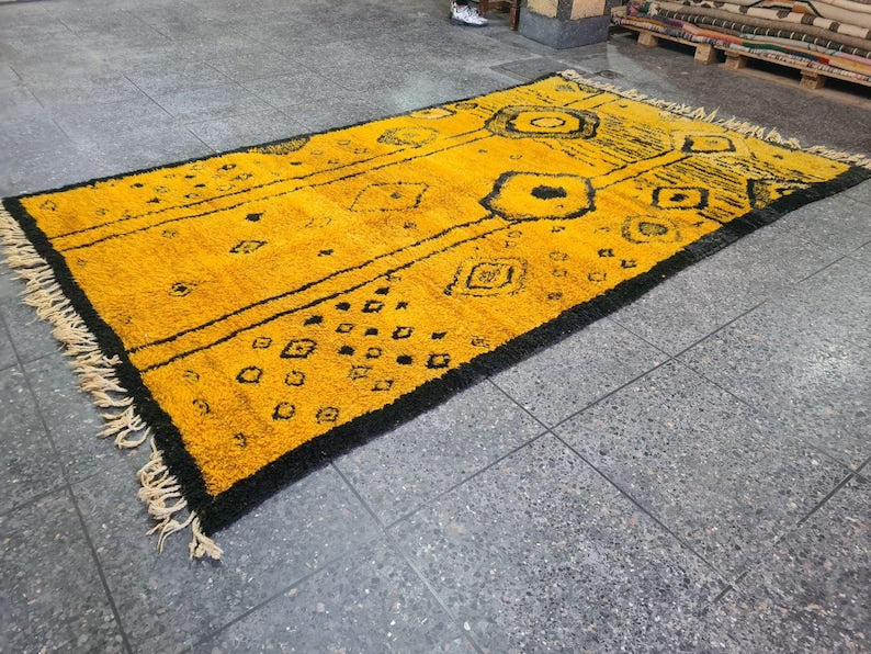 Tapis Marocain Traditionnel Fait Main 250 × 150 cm – Tissage Artisanal Authentique IZRI