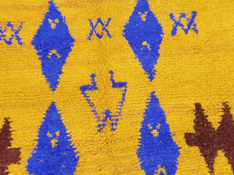 Tapis Marocain Artisanal 250 × 150 cm – Laine Tissée à la Main – Style Traditionnel IZRI