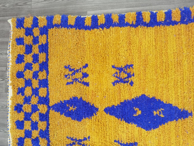 Tapis Marocain Artisanal 250 × 150 cm – Laine Tissée à la Main – Style Traditionnel IZRI