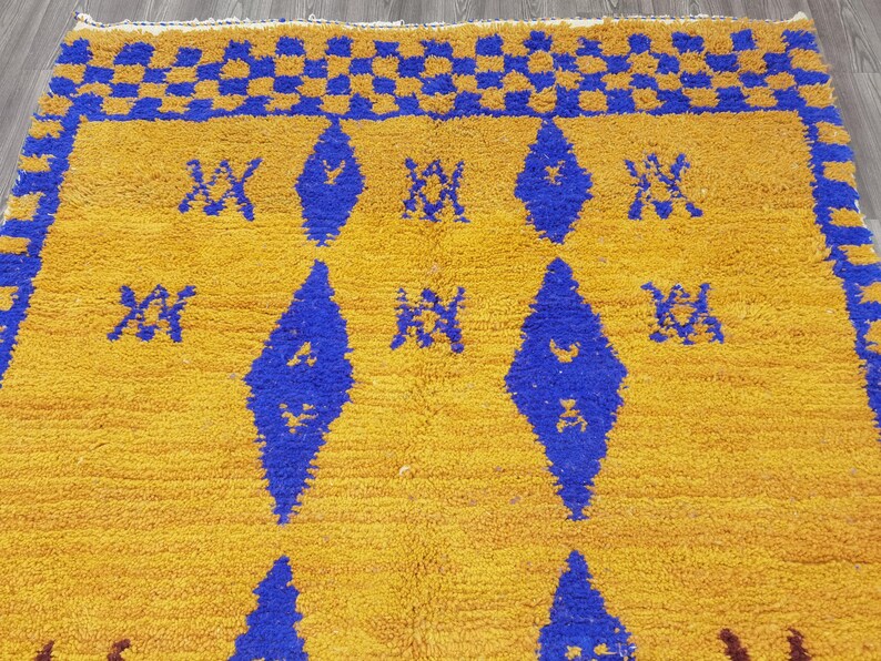 Tapis Marocain Artisanal 250 × 150 cm – Laine Tissée à la Main – Style Traditionnel IZRI
