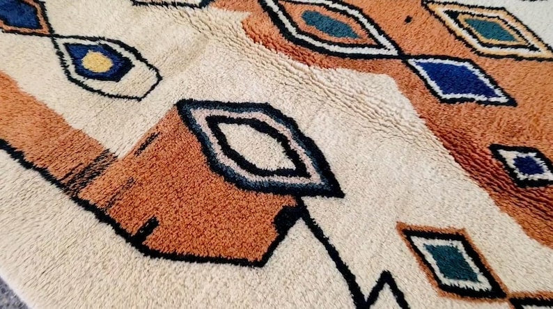 Tapis Marocain Artisanal 250 × 150 cm – Laine Tissée à la Main – Style Traditionnel IZRI
